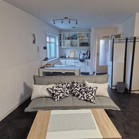 Souterrain-Wohnung Mit Kostenlosem Stellplatz Leipzig Exterior foto