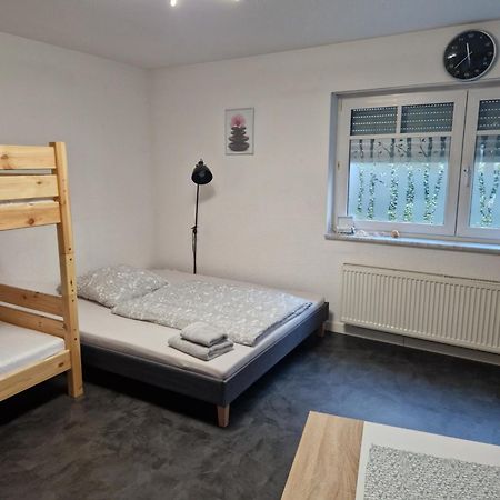 Souterrain-Wohnung Mit Kostenlosem Stellplatz Leipzig Exterior foto