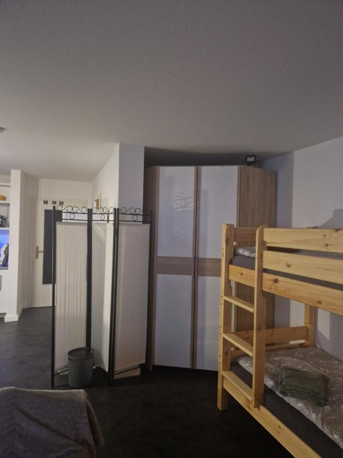 Souterrain-Wohnung Mit Kostenlosem Stellplatz Leipzig Exterior foto