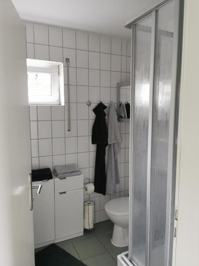 Souterrain-Wohnung Mit Kostenlosem Stellplatz Leipzig Exterior foto