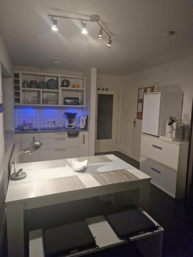 Souterrain-Wohnung Mit Kostenlosem Stellplatz Leipzig Exterior foto
