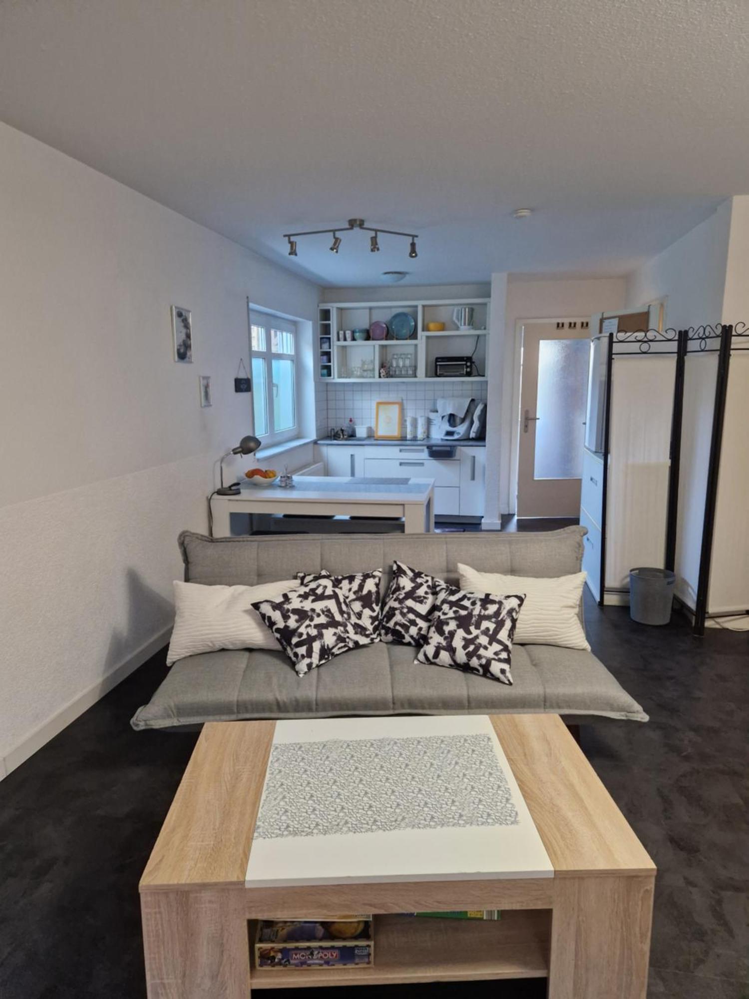 Souterrain-Wohnung Mit Kostenlosem Stellplatz Leipzig Exterior foto