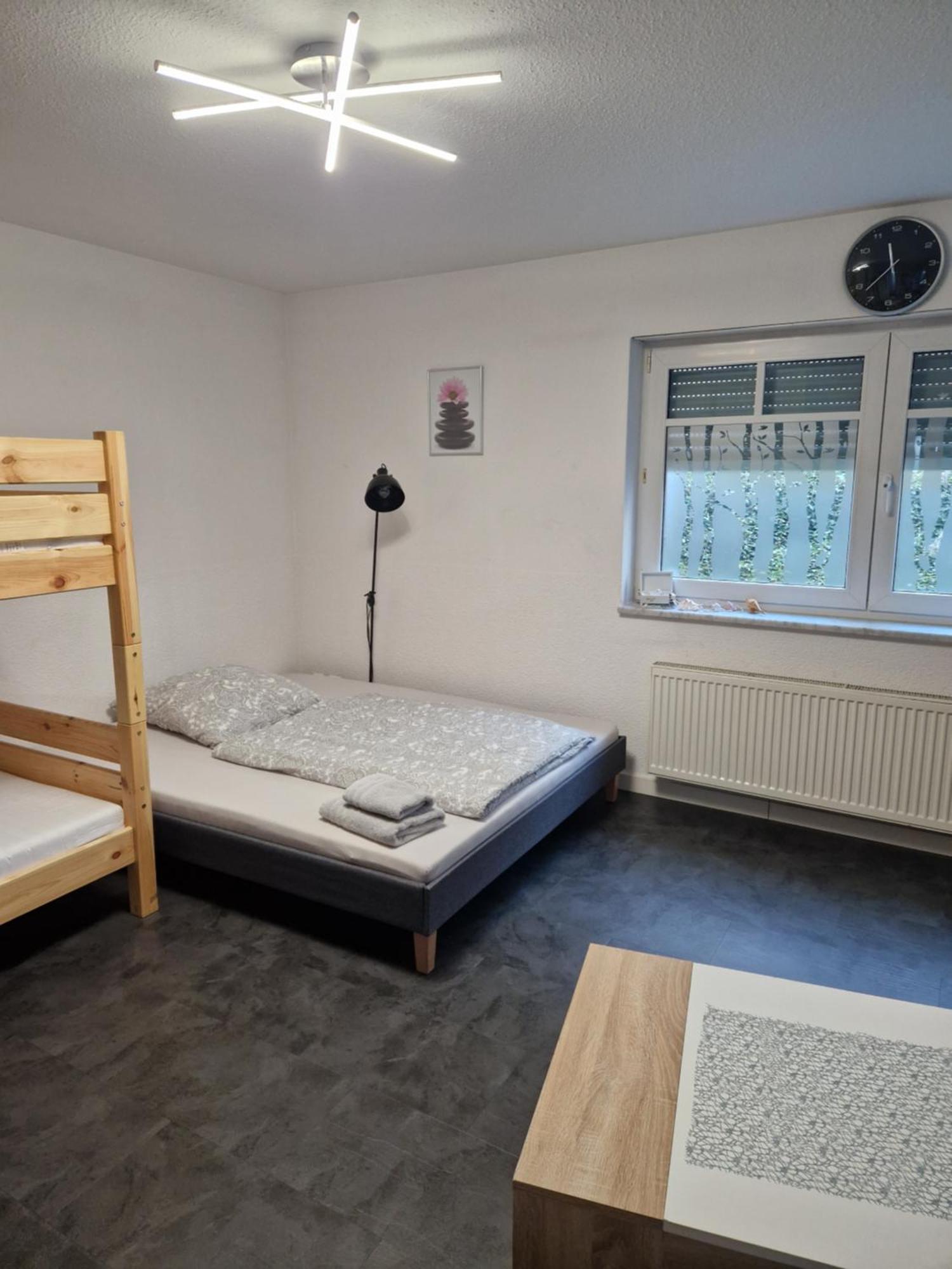 Souterrain-Wohnung Mit Kostenlosem Stellplatz Leipzig Exterior foto