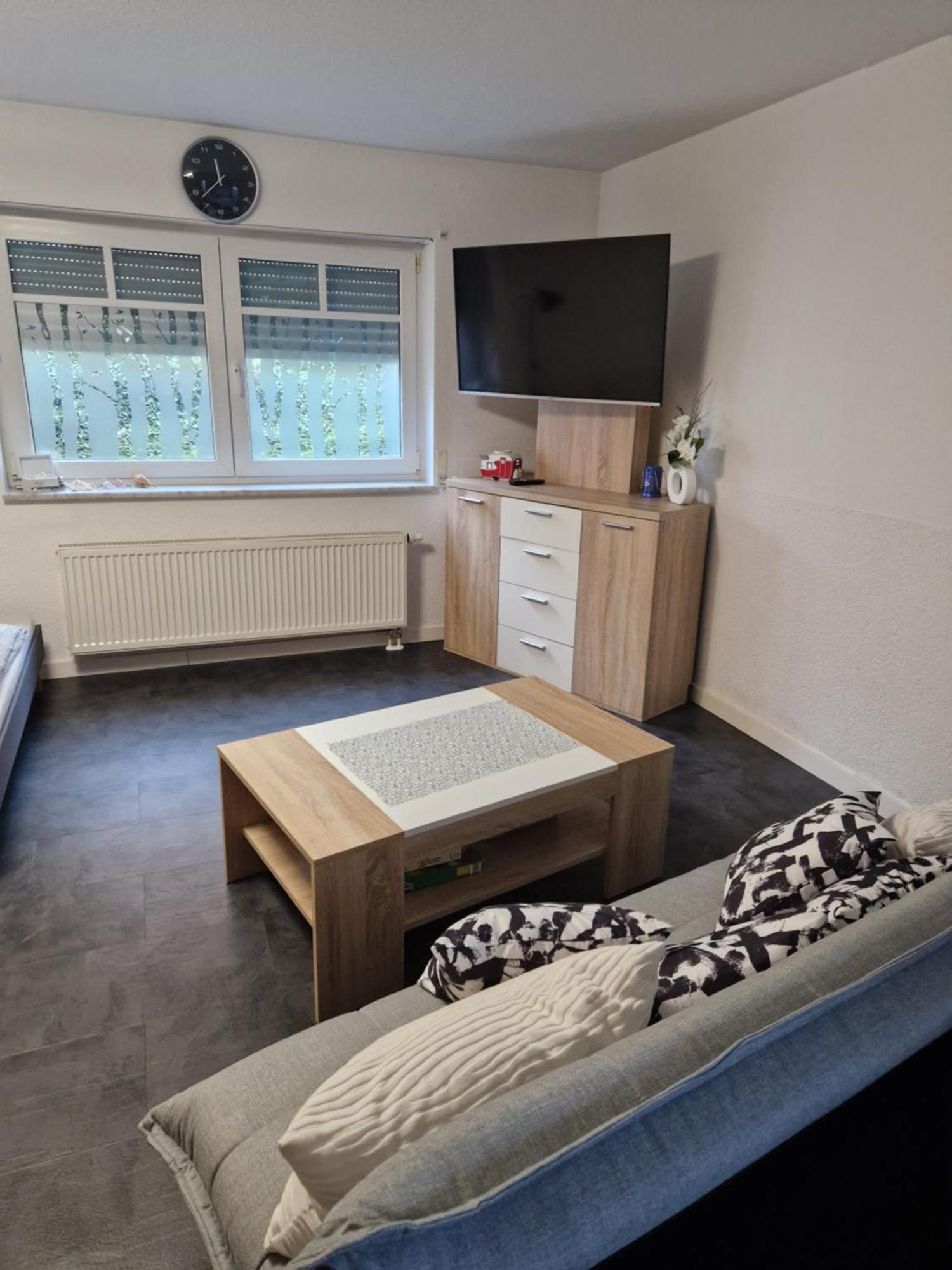 Souterrain-Wohnung Mit Kostenlosem Stellplatz Leipzig Exterior foto